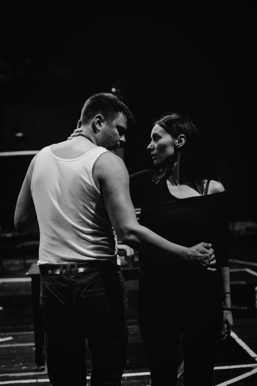 Sloboda Mićalović i Vuk Kostić sa ožiljcima na telu i duši: "Dečije povrede" premijerno u Narodnom pozorištu (FOTO)