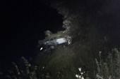 Dramatična slika vozila koje je sletelo u kanjon: Auto se zaustavio na samo par metara od Lima