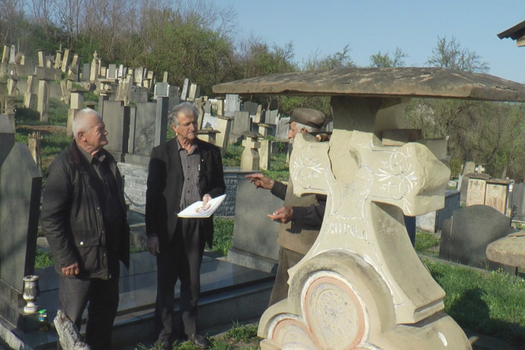 Bizarna priča iz dragačevskog sela, meštani moraju da plaćaju TV pretplatu na groblju: Moj deda na onom svetu sigurno ne gleda nijedan kanal