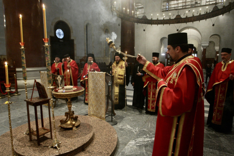 U Crkvi Svetog Marka služen pomen za nastradale u majskim tragedijama u Srbiji!