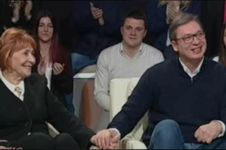 Vučić o napadima na njegovu porodicu: Ne smem ni da prevedem šta su rekli mojoj majci, ovakve uvrede do sada nisu viđene!