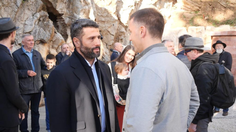 Šapić na pomenu nevinim žrtvama komunističkog režima: Naši potomci treba konačno da saznaju pravu istinu (FOTO)