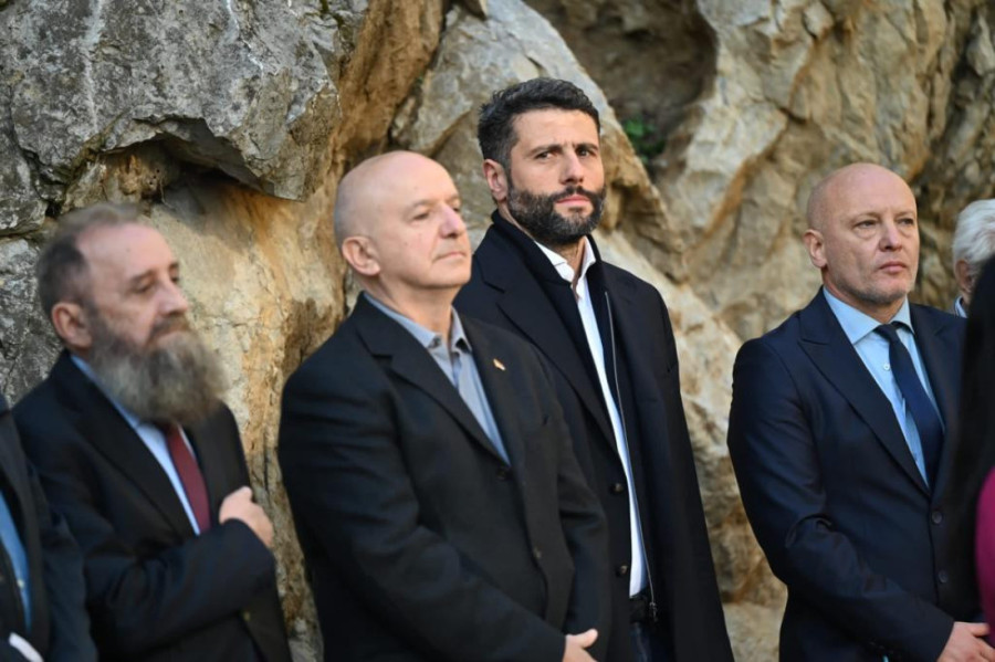 Šapić na pomenu nevinim žrtvama komunističkog režima: Naši potomci treba konačno da saznaju pravu istinu (FOTO)