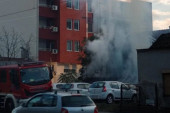 Bukti požar u Ustaničkoj! Zapalila se kuća, vatrogasci pokušavaju da obuzdaju vatru (VIDEO)