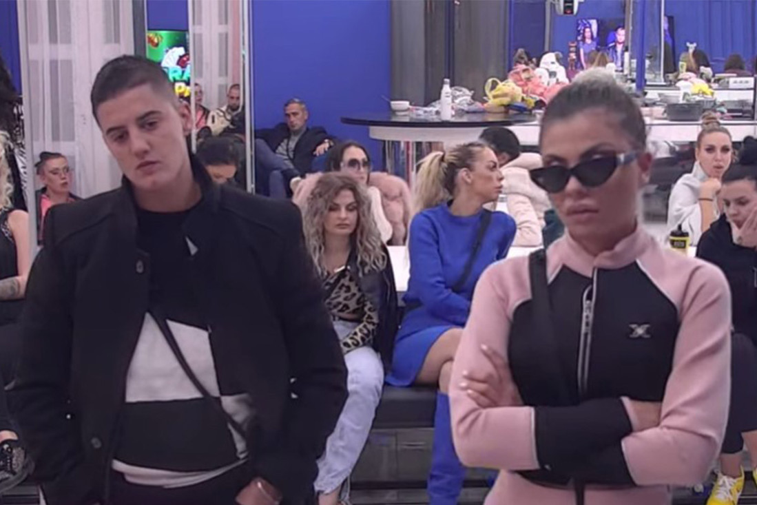 Zadrugarke raskrinkane! Nisu javno priznale šta osećaju jedna prema drugoj, a sada svi pričaju o njihovoj akciji ispod pokrivača (VIDEO)