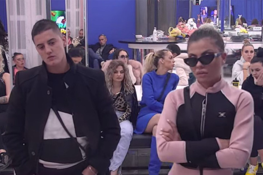 Učesnica "ElIte" u vezi sa cimerkom, njena majka na ivici živaca: Ako nastavi, odreći ću je se javno!