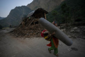 Meštani spavali na otvorenom, kuće su im srušene: U zemljotresu u Nepalu najmanje 157 žrtava