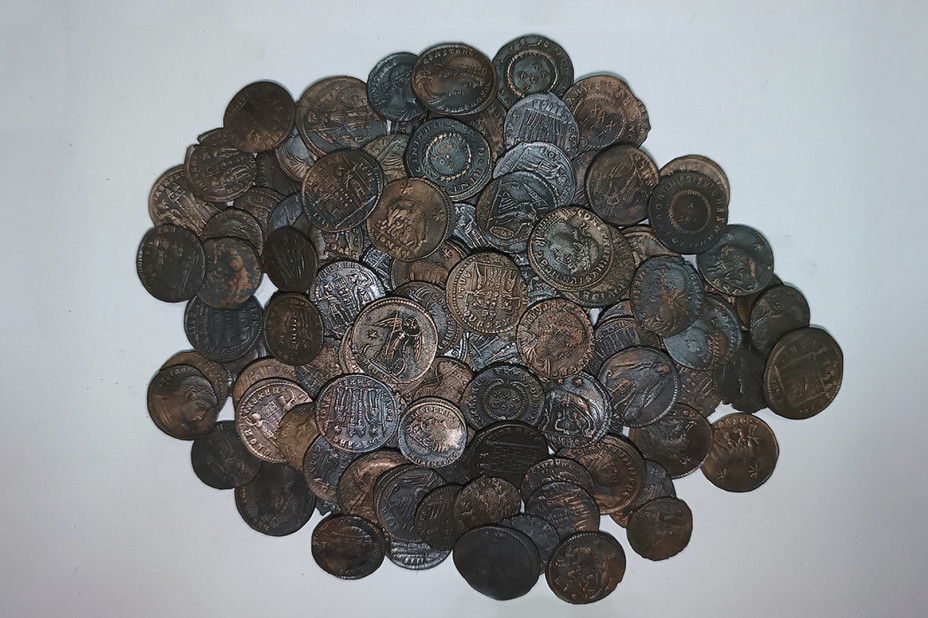 U travi kod obale Sardinije pronađen veliki broj starih bronzanih novčića! U odličnom su stanju, a ima ih na desetine hiljada! (FOTO)