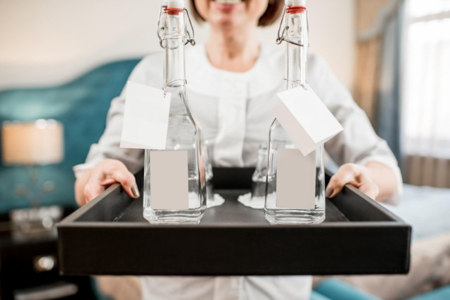 Da li je dobro piti vodu tokom obroka? Stručnjaci objašnjavaju kako to utiče na varenje