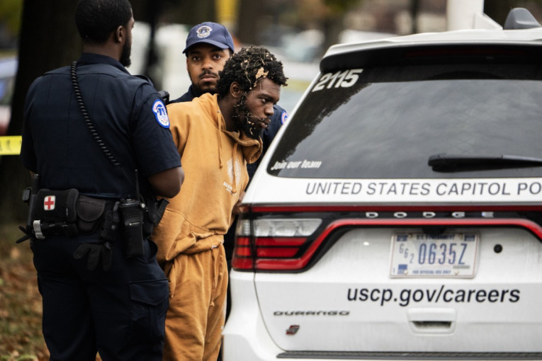 Drama kod Kapitol Hila! U Vašingtonu uhapšen muškarac sa vatrenim oružjem, blokirane ulice