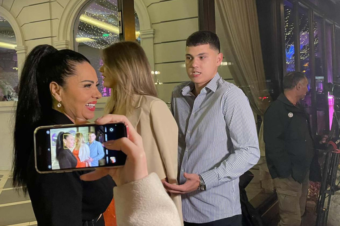 Skandal kod Đanija! Zlata Petrović se posvađala sa sinom pred novinarima! Jovan se izvikao na nju (FOTO/VIDEO)