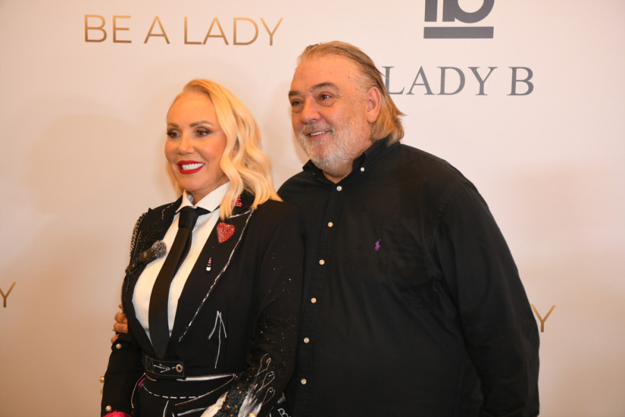 "Upali su nam u kuću s nožem!" Najbliže komšije Lepe Brene razvezale jezik o pevačici, u jednom su saglasni