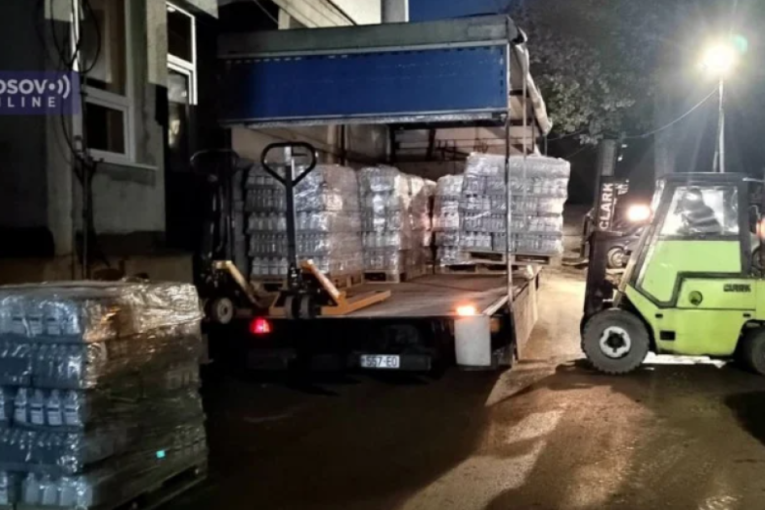 U KBC Kosovska Mitrovica stigao kamion sa lekovima iz centralne Srbije!