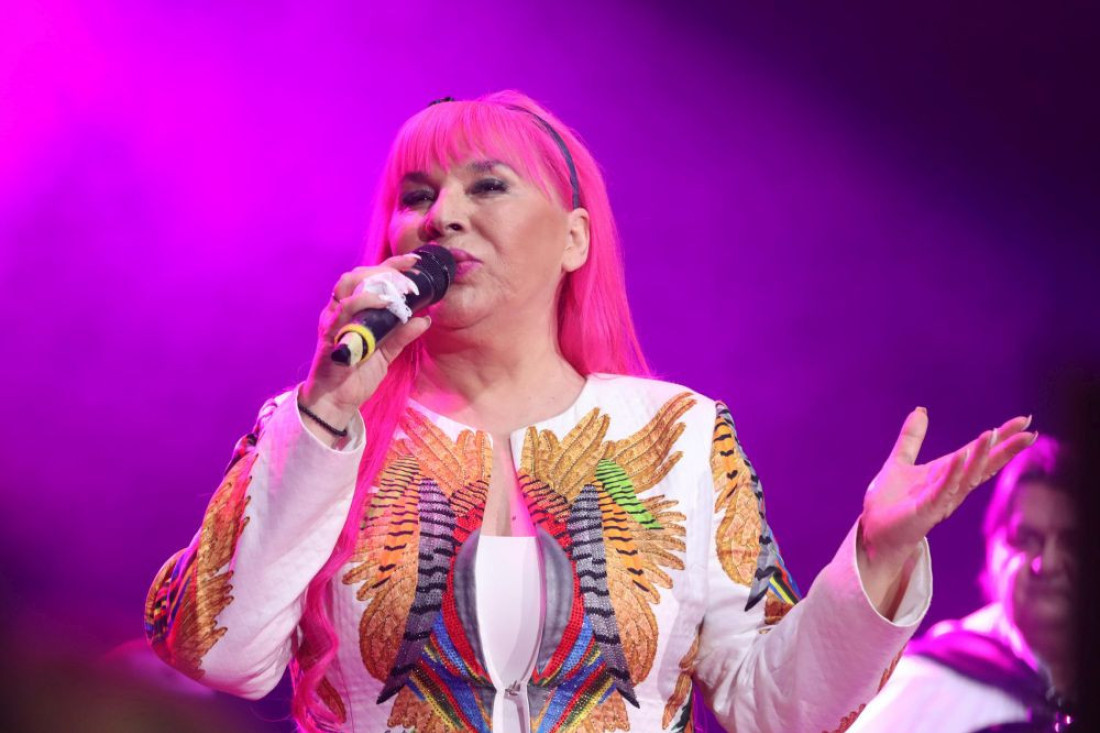 Zorica Brunclik je prvi gost na koncertu Dragane Mirković: Cela Arena peva uglas poznati hit (FOTO)