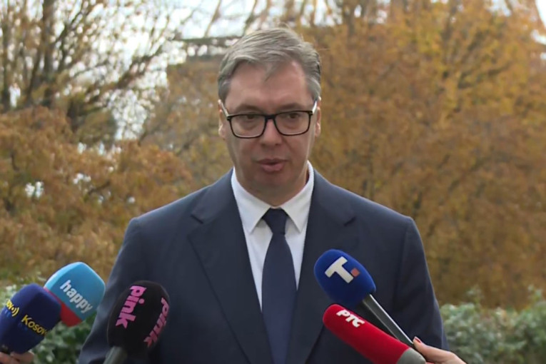 Vučić se obratio iz Pariza: Svima je jasno da Kurti ne želi ZSO, ne pada mi na pamet da priznam nezavisnost Kosova (FOTO)