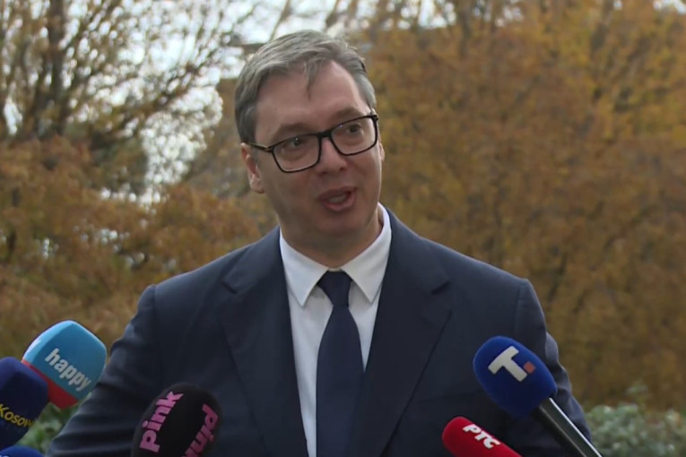Vučić se obratio iz Pariza: Svima je jasno da Kurti ne želi ZSO, ne pada mi na pamet da priznam nezavisnost Kosova (FOTO)