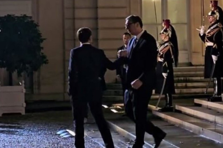 "Do skorog viđenja u Beogradu!": Pogledajte kako je Makron ispratio predsednika Vučića iz Jelisejske palate (VIDEO)