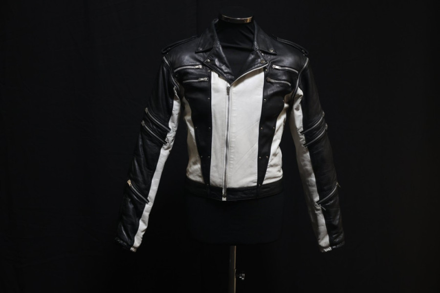 Čuvena kožna jakna Majkla Džeksona prodata na aukciji: U njoj je zadobio ozbiljne povrede (FOTO)