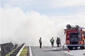 Izgoreo kamion na auto-putu kod Rume! (VIDEO)