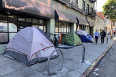 San Francisko očistio ulice od beskućnika i zavisnika koji žive u šatorima, ali samo zato što u posetu dolazi jedan veliki lider