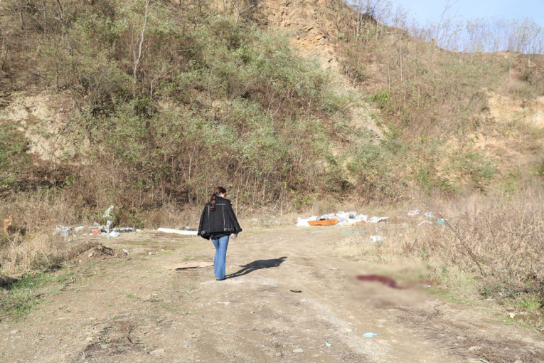 Jezive fotografije sa mesta zločina,  lokva krvi svedoči o brutalnom ubistvu supruge! 24sedam u Kruševcu i selu Kukljin
