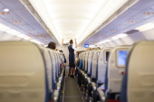 Avion prinudno sleteo zbog pijanih putnika: Policija morala da reaguje