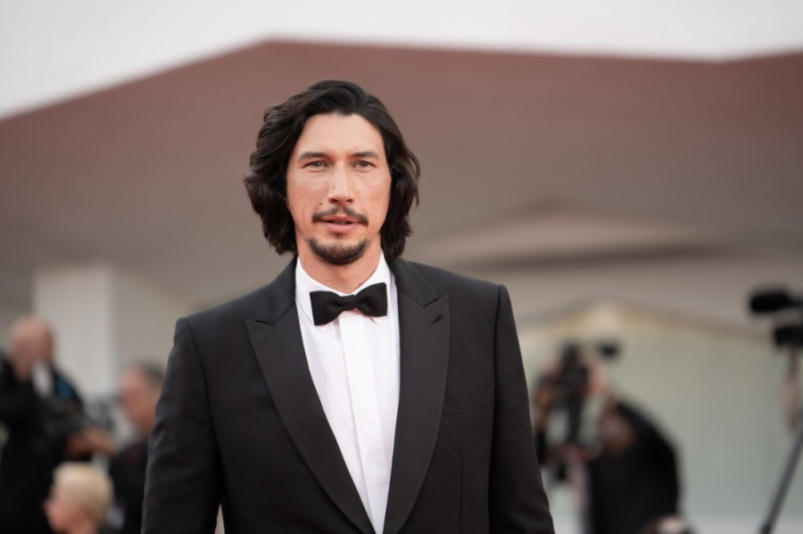 Adam Drajver se vraća na male ekrane kao odbegli osuđenik u novoj Netfliksovoj seriji: Iz jednog razloga privlači veliku pažnju