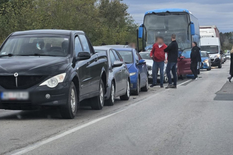 Lančani sudar kod Temerina: U udesu učestvovalo šest vozila - među njima i autobus pun putnika! (FOTO)
