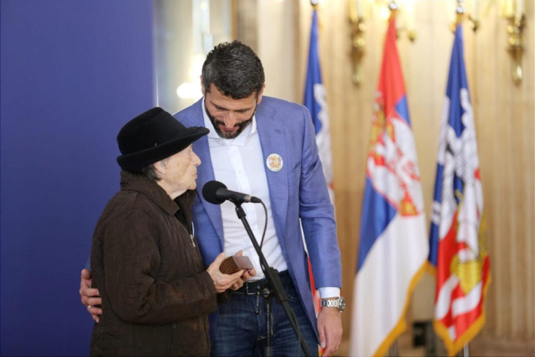 Šapić otvorio 21. Festival stvaralaštva starijih: Iskustvo najstarijih sugrađana je važan društveni resurs (FOTO)