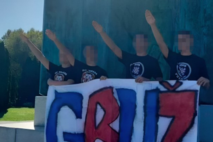 Bruka i saramota u Vukovaru! Učenici iz Dubrovnika salutirali nacistički pozdrav, direktorka škole: "Žao im je!"
