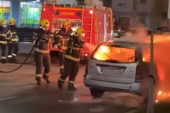 Buktinja u Kragujevcu: Vatra progutala automobil (VIDEO)