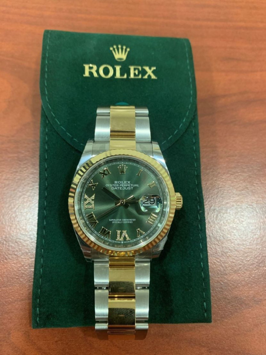 Turkinja "pala" na niškom aerodromu: Pokušala da prokrijumčari dva "roleksa" (FOTO)