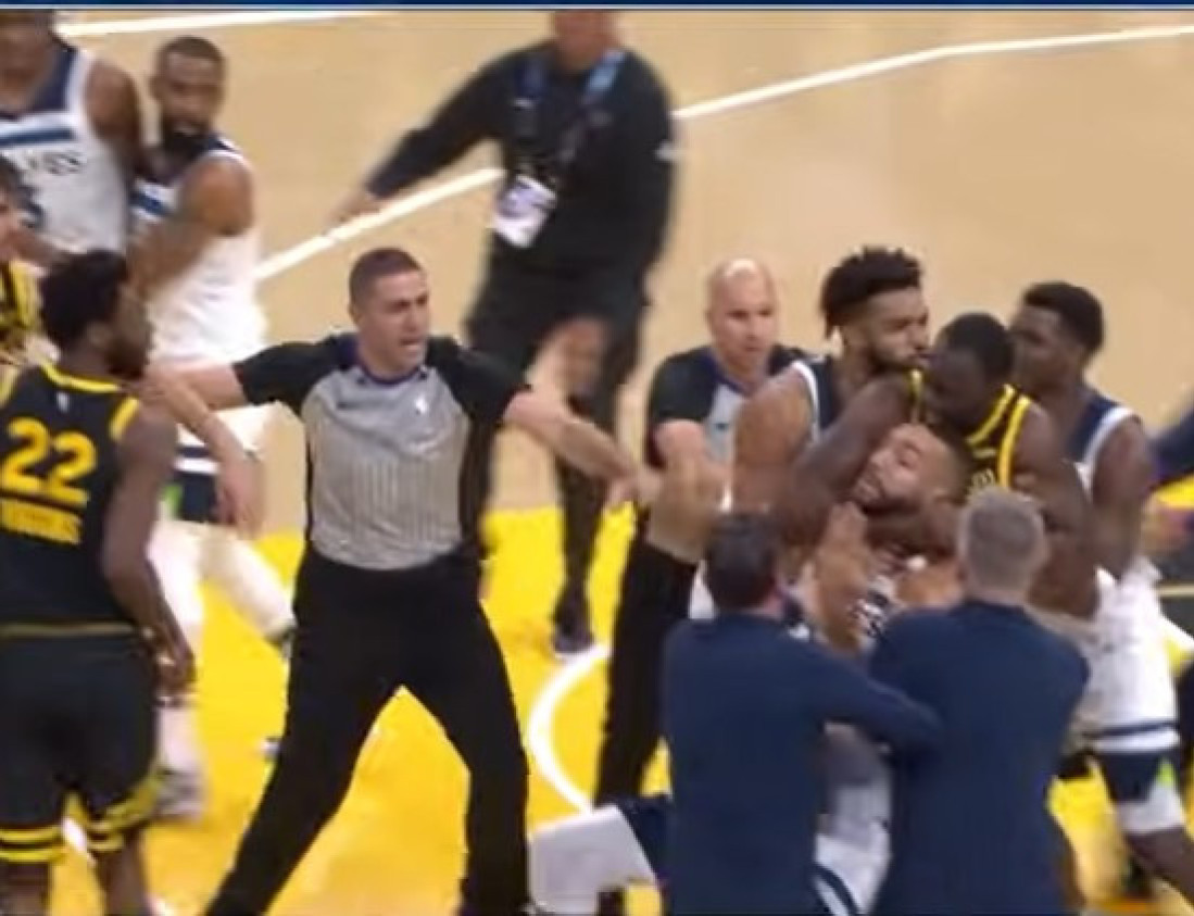 Brutalna tuča u NBA kakvu svet ne pamti! Pocepani dresovi, davljenje kao u UFC, a sve pri rezultatu 0:0! (VIDEO)