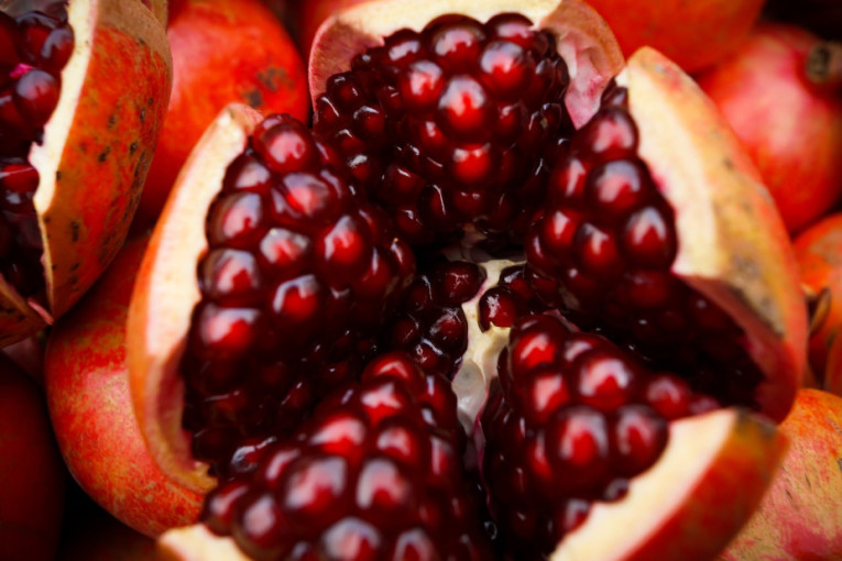 Crveni izvor zdravlja: Voće koje štiti srce, pomaže kod upale mišića i pravi je ženski saveznik u menopauzi