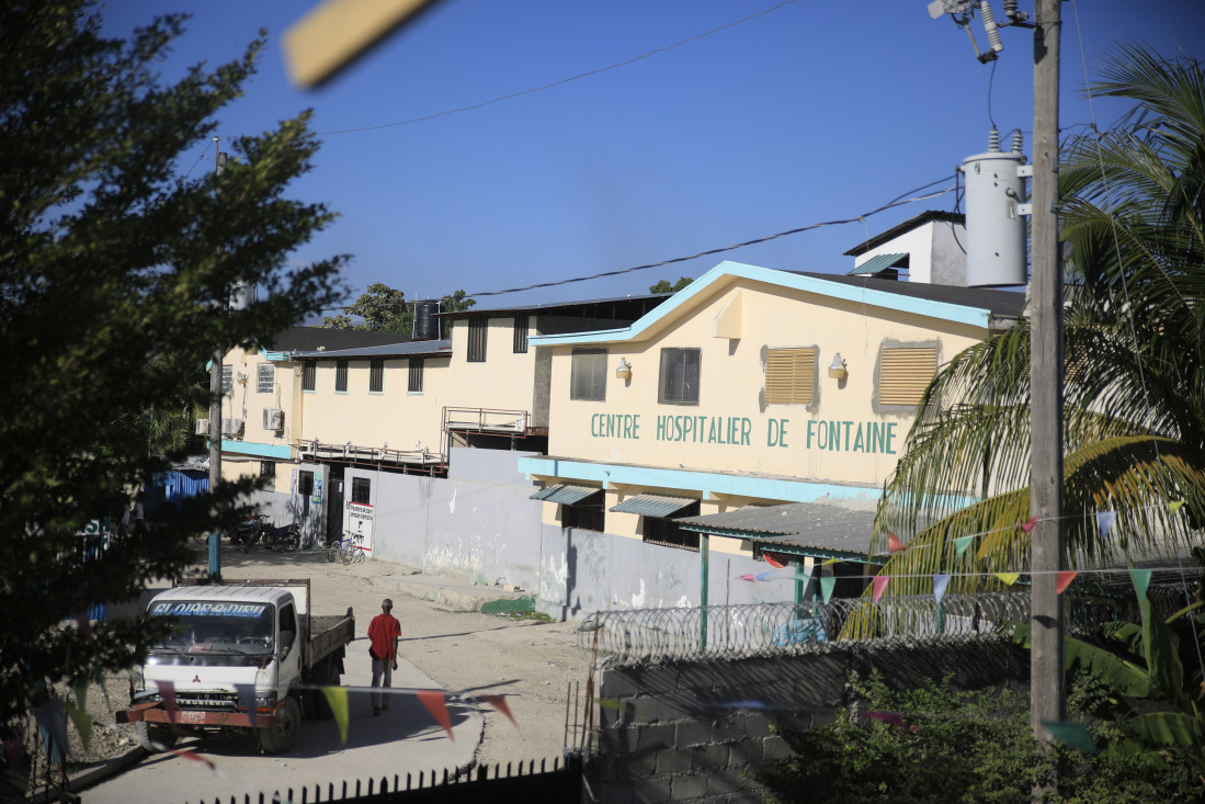 Članovi bande upali u bolnicu na Haitiju: Za taoce uzeli preko sto pacijenata - žene, decu i novorođenčad!