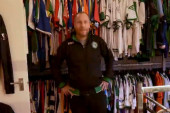 Holanđanin ima lud hobi! U njegovoj kolekciji su Zvezdini dresovi, jedan Partizanov koji budi nostalgiju i jedno iznenađenje za sve (FOTO)