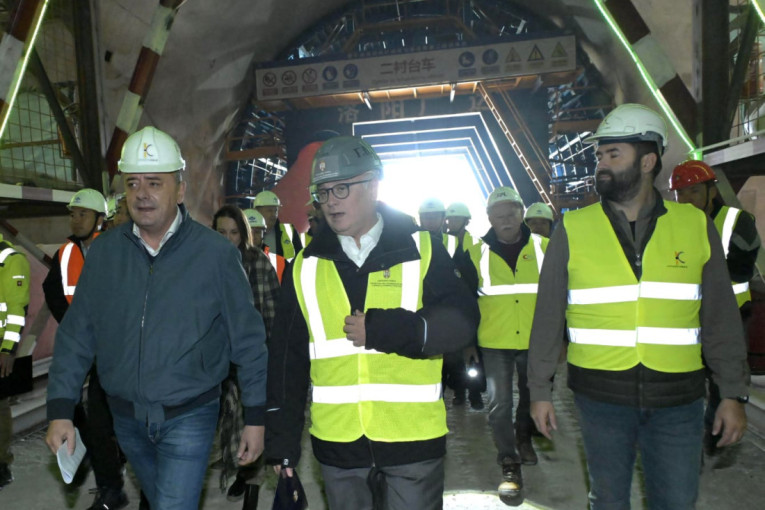 Vesić obišao radove na delu Fruškogorskog koridora: Tunel Iriški venac biće najduži u Srbiji! (FOTO)
