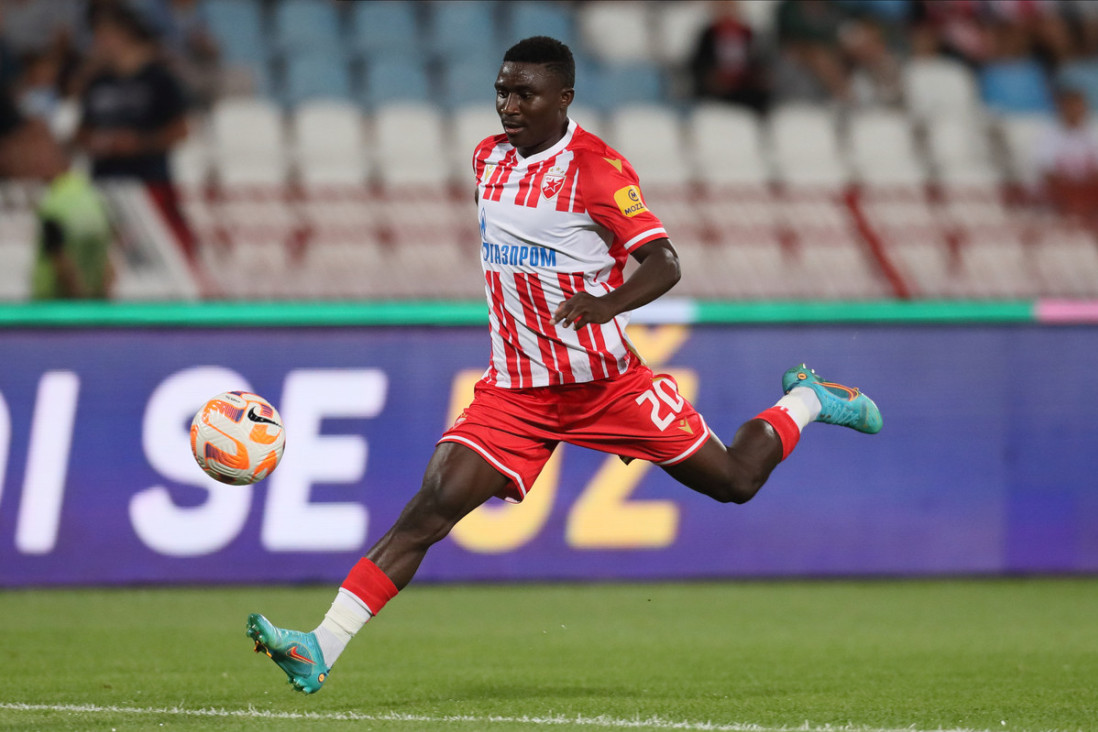 Zvezda u minusu, ali igraču "mastan" ugovor: Vezista se seli u Premijer ligu!