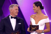 Švajnštajgeri u nikad boljem izdanju! Ana blistala na pozornici, pa dodelila "Bambija" najboljima u nemačkom sportu (VIDEO)