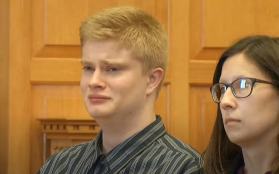 Tinejdžer koji je ubio profesorku palicom osuđen na doživotni zatvor: Rasplakao se na sudu, krenula mu i krv iz nosa (VIDEO/FOTO)