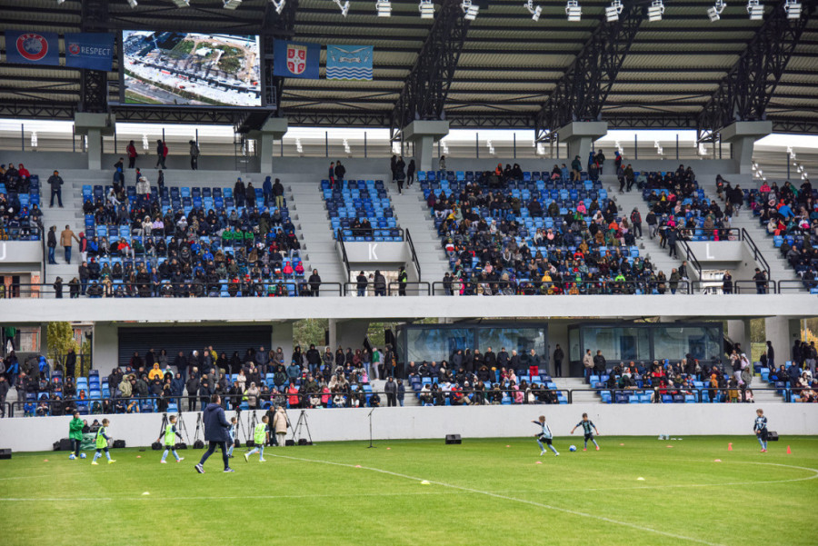 Vučić i Džajić otvorili novi stadion u Loznici! Lepši je nego neki u Engleskoj! (FOTO)