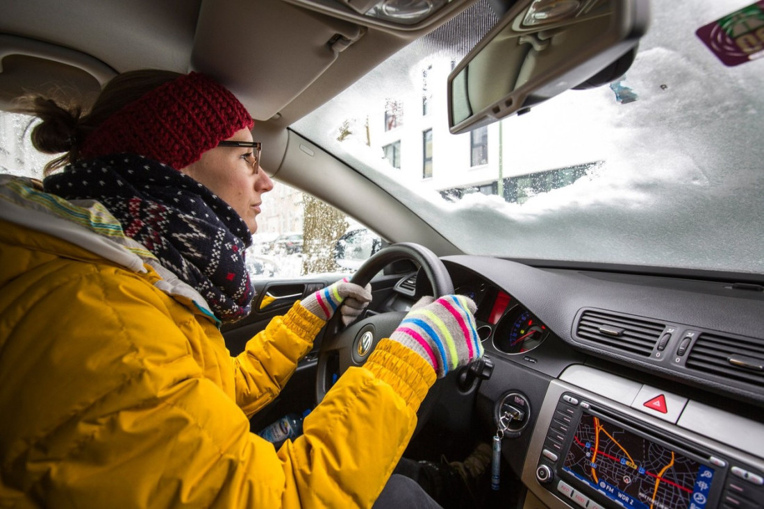 Rešena dilema da li su žene u Srbiji bolji vozači od muškaraca: Zvanični podaci će vas iznenaditi a u jednoj stvari potpuno su jednaki