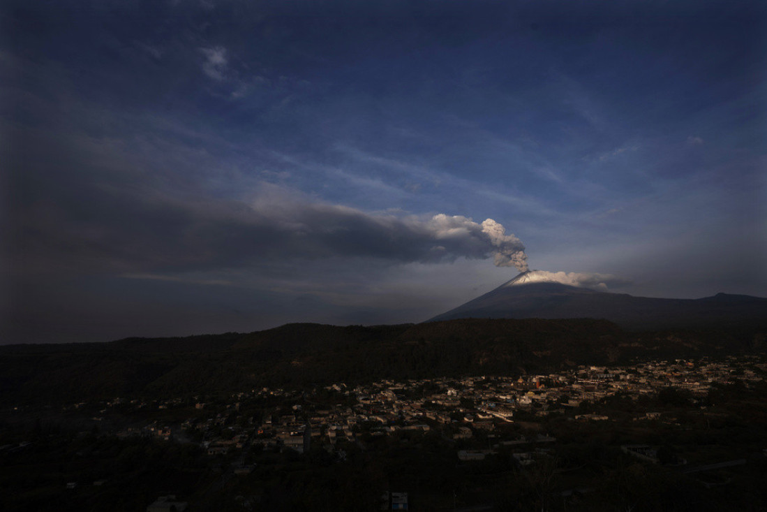 Vulkan Popokatepetl počeo da izbacuje pepeo i do 6.000 metara uvis (VIDEO)