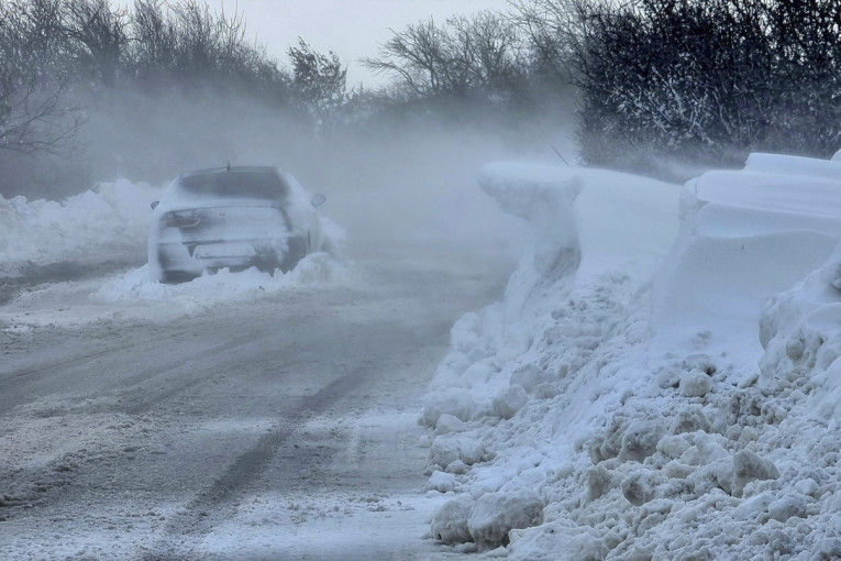 Mećava i orkanski vetar paralisali čitavu Bugarsku: Automobili zarobljeni u snegu - ima i mrtvih!