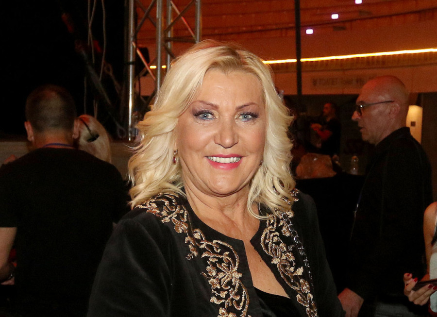 Kuma estrade: Ana Bekuta se okumila sa čak tri pevačice, svi ih znate!