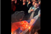 Skandal u Tirani: Albanski navijači zapalili zastavu Srbije (VIDEO)