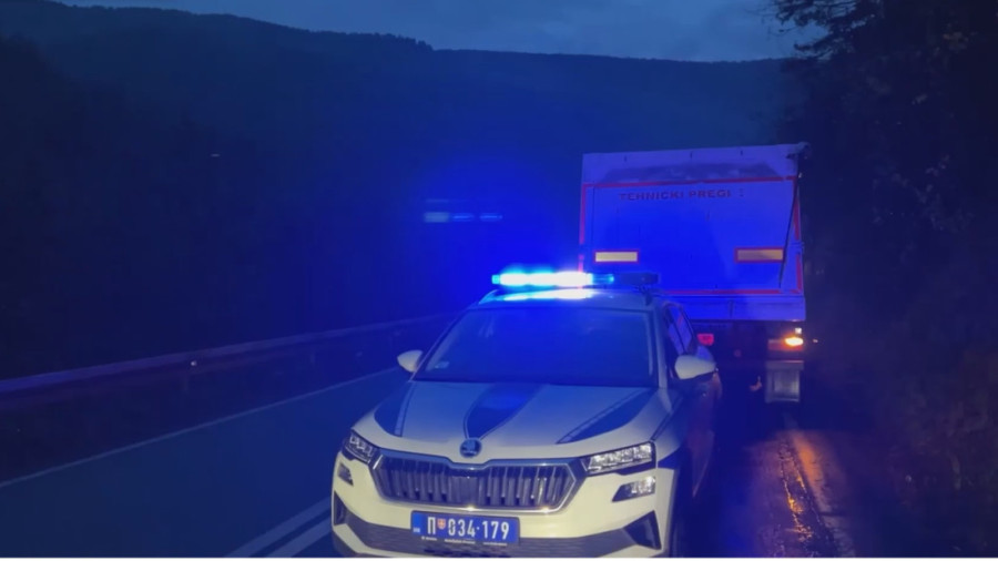 Težak sudar dva kamiona na Ibarskoj magistrali kod Kraljeva: Formirana kolona duga sedam kilometara!