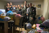 Nesebično spremni da uvek pomognu: Žandarmi uručili pomoć devetočlanoj porodici Zlatić