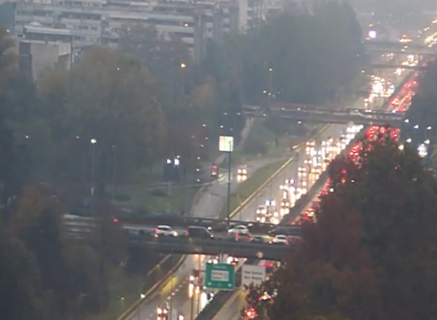 Vozači, budite oprezni, velike gužve u Beogradu: Na Gazeli se jedva kreću vozila, a u ovim delovima je kritično