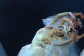 U završnoj sceni desilo se nešto neviđeno: Spektakl u Narodnom pozorištu povodom stogodišnjice baletskog ansambla (FOTO)